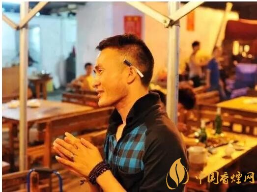 香煙夾耳朵上是怎么來(lái)的，耳夾煙是男人的專利